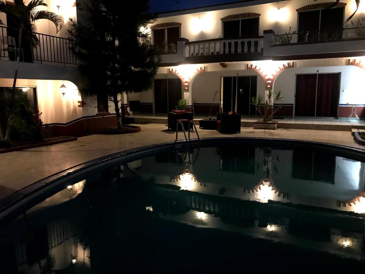 Nimat Hotel ボカ・チカ エクステリア 写真